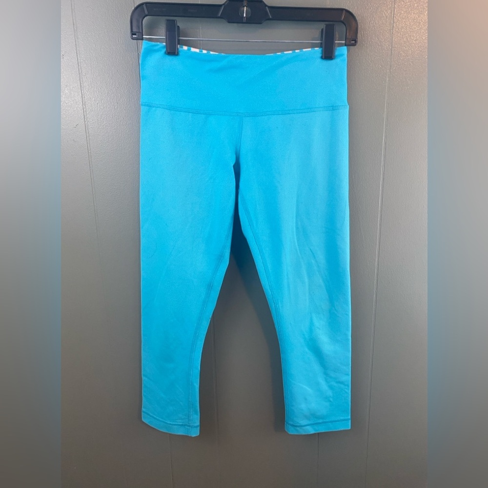 Lululemon- Blue Capri Leggings